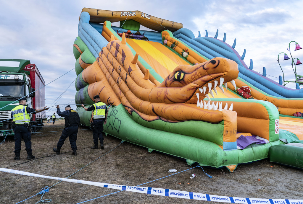 So children play safely in the bouncy castle