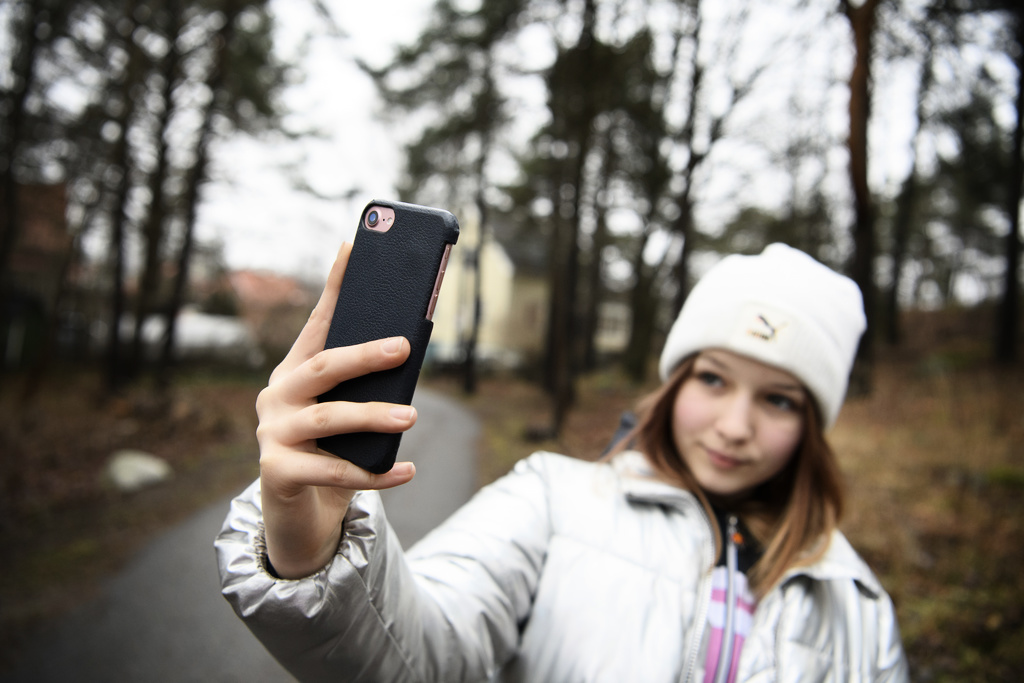 New guidelines: Teenagers' screen time