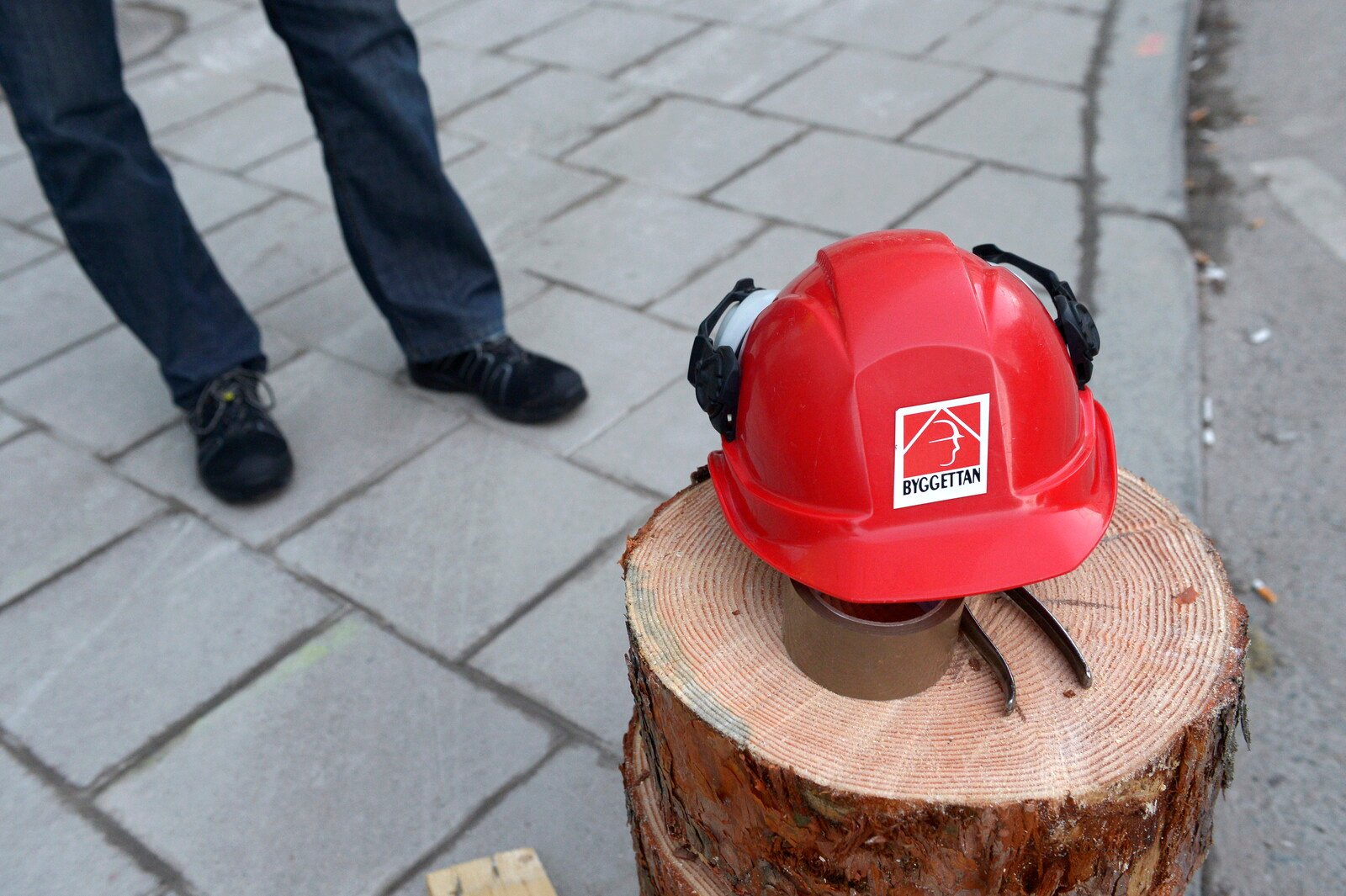 He becomes the new chairman of the Building Workers' Union