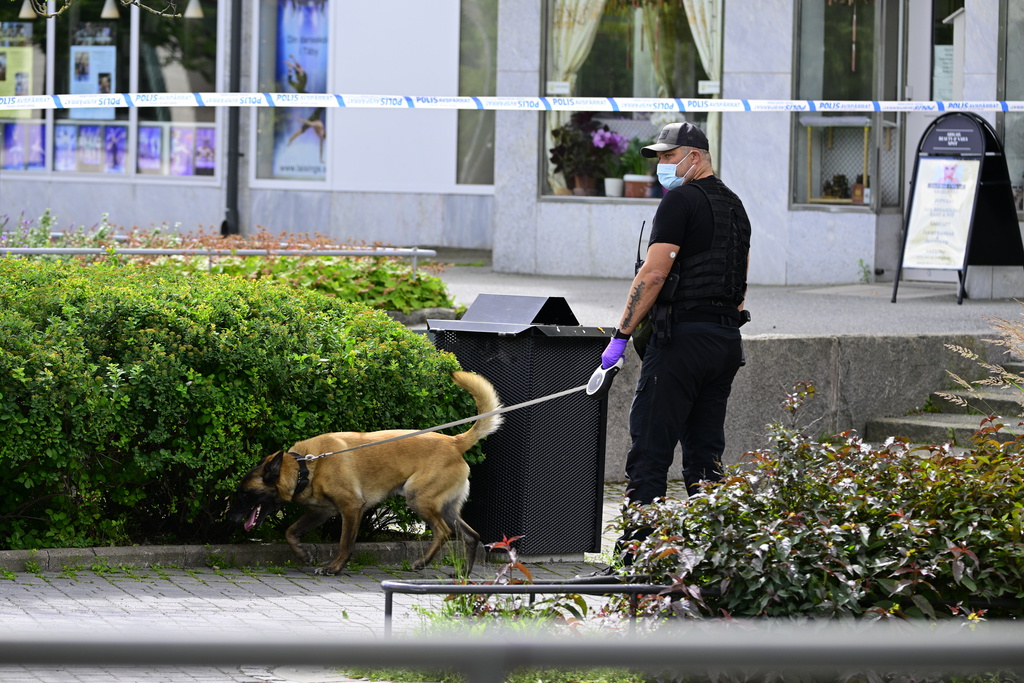 Suspected dangerous object stopped traffic in Täby