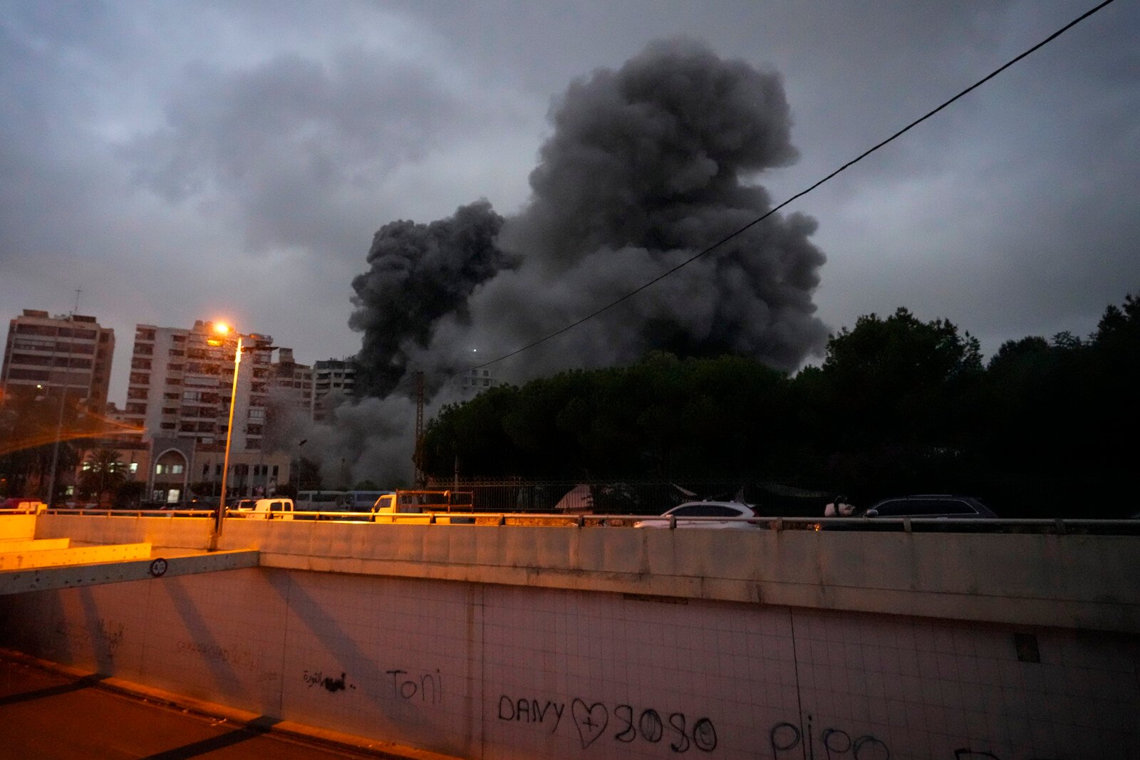 New large-scale attacks on Beirut