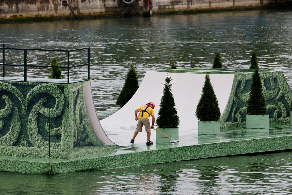 Rain over Paris – Skateboarding Postponed