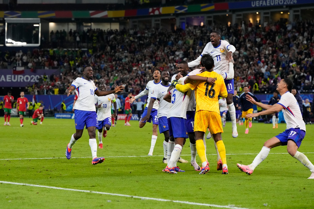 France advances on penalties – Pepe in tears