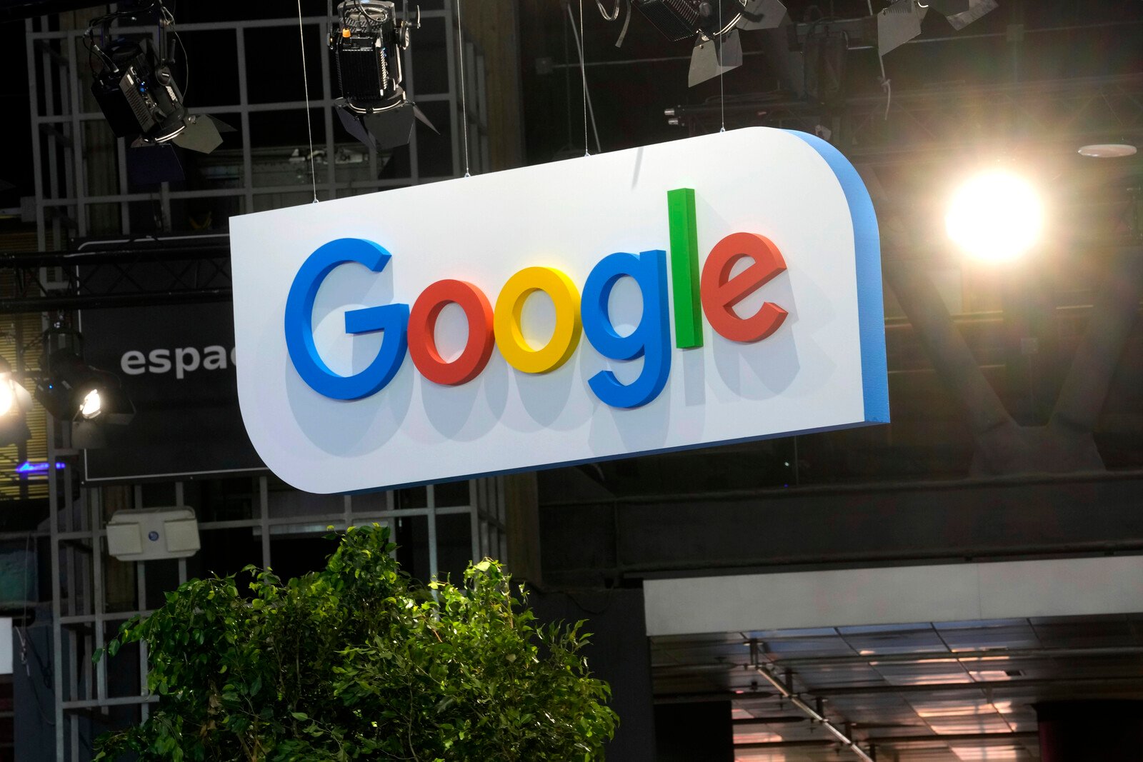 Google sues Microsoft for anti-competitive