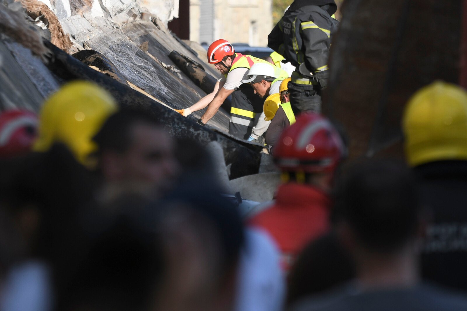 Many died when concrete roof collapsed at train station