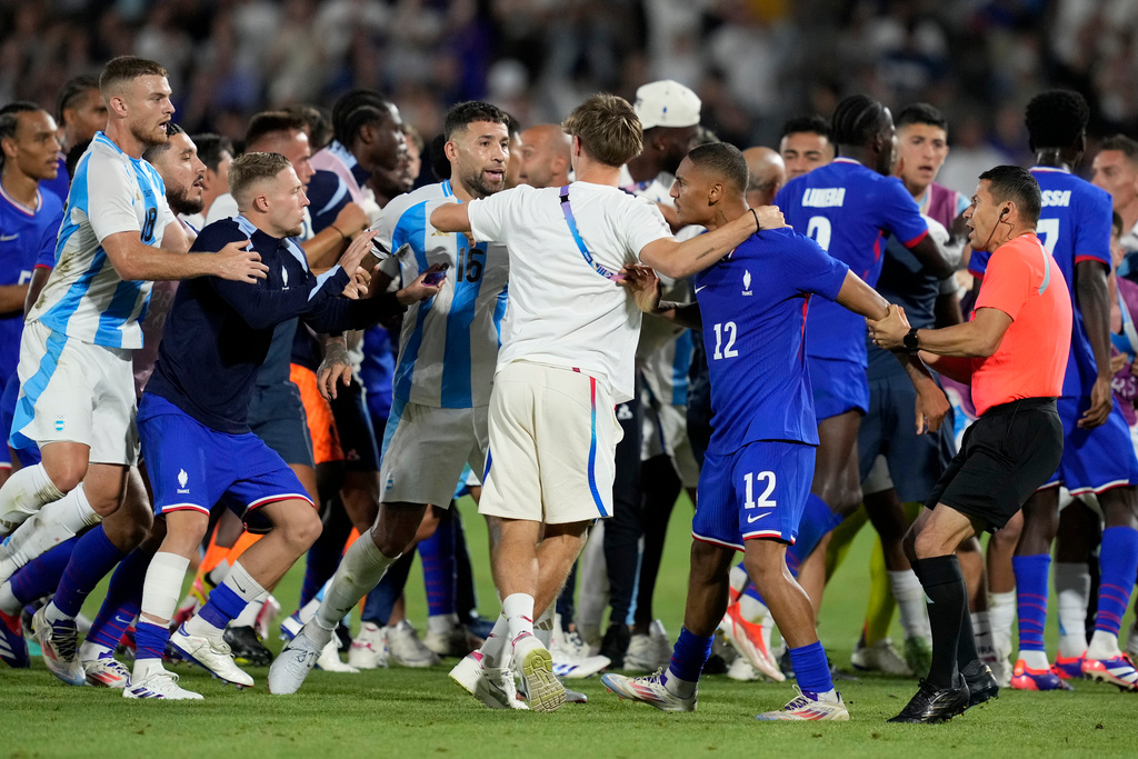 Massive brawl broke out after France's advancement