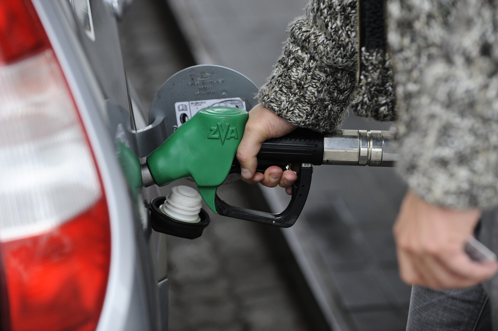 Leading Chains Lower Petrol Price