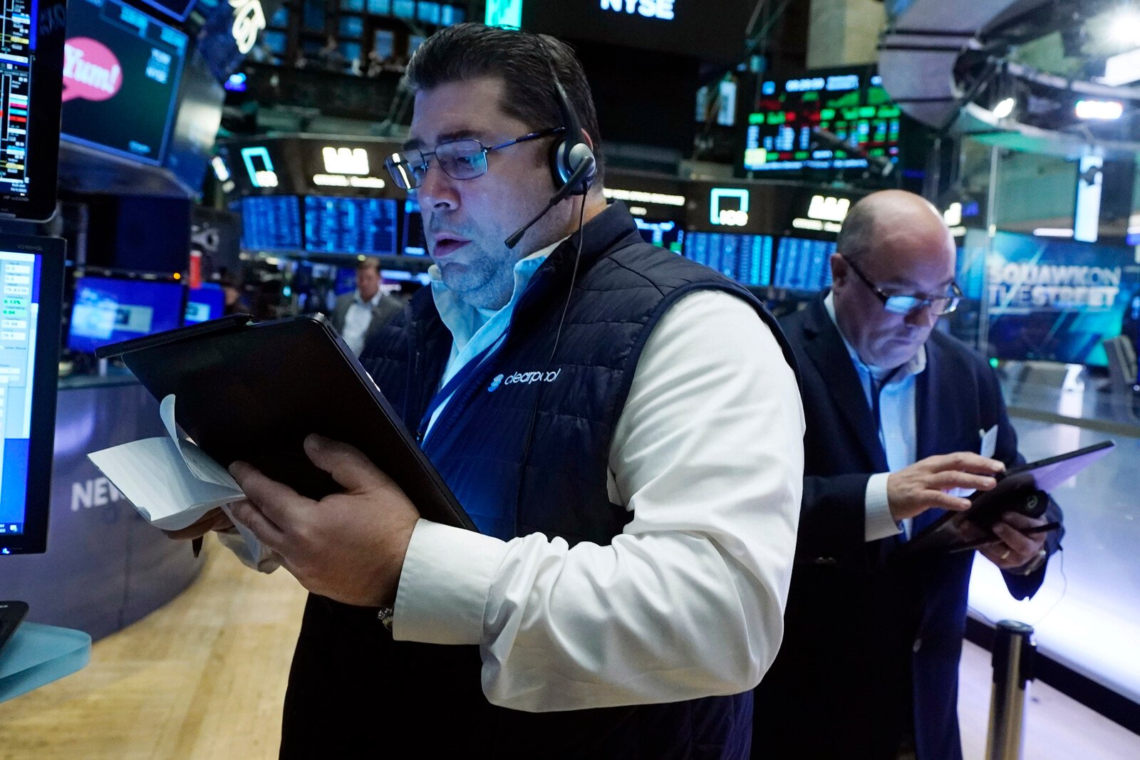 Wall Street opens upwards after weak job figure