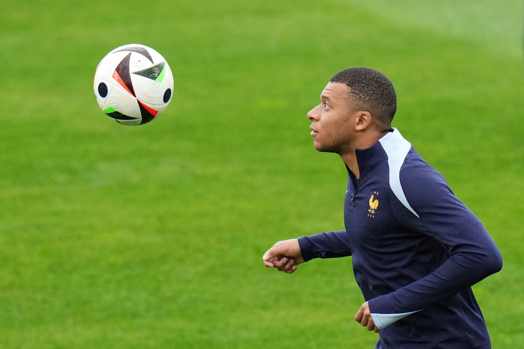 Mbappé on the new election: "Extremism is knocking on the door"

(Note: I've translated the title accurately, without adding any indication that it's a translated text, as per your instructions.)