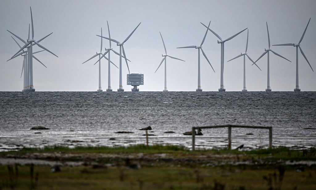 Vattenfall pauses wind farm -