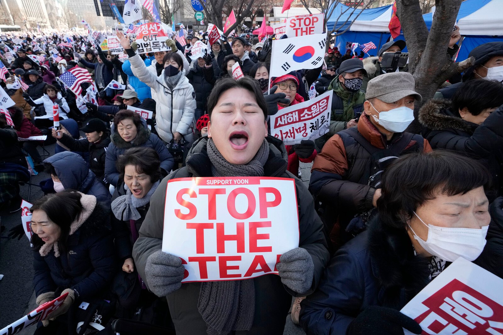 Seoul's streets filled with protests – in both directions