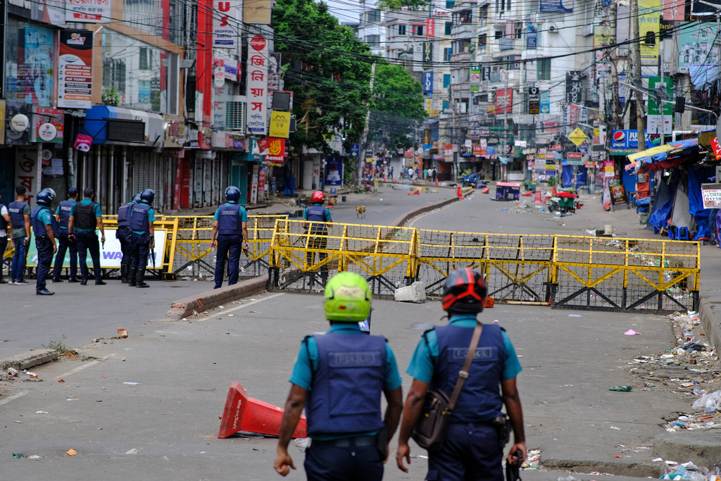 Hundreds arrested after protests in Bangladesh