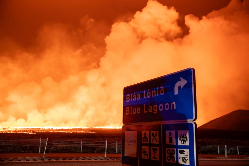 New volcanic eruption on Iceland – tourist destination evacuated