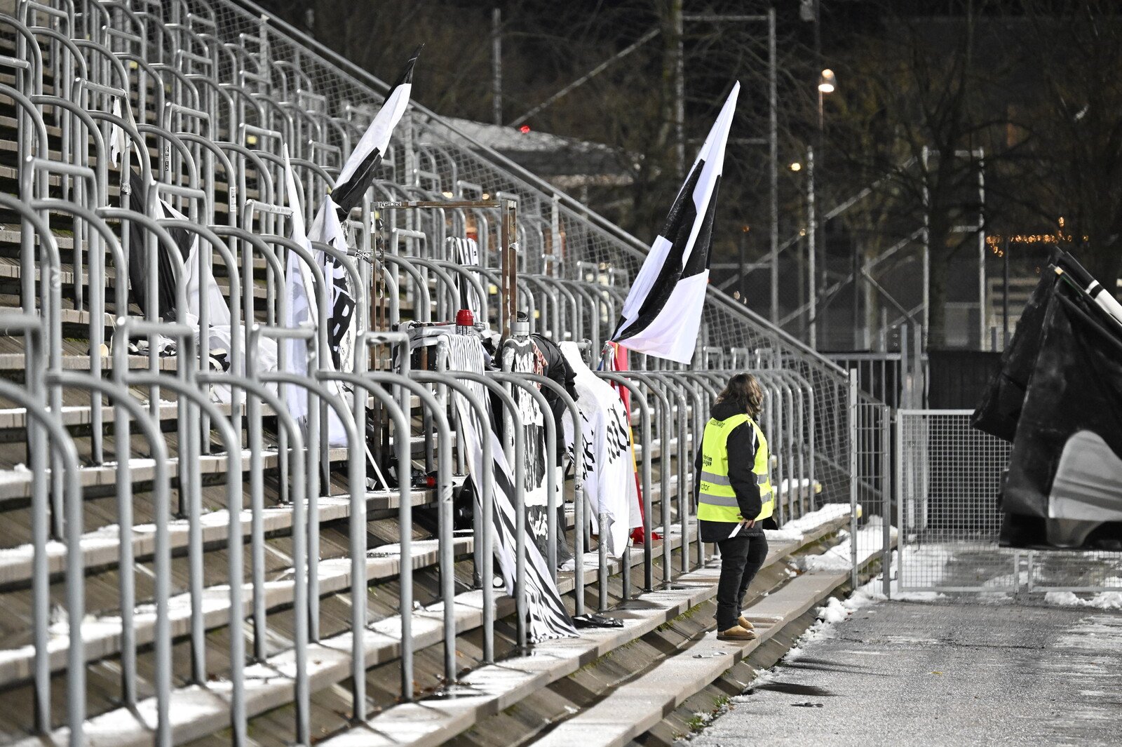 Qualification delayed - bag with pyrotechnics thrown in