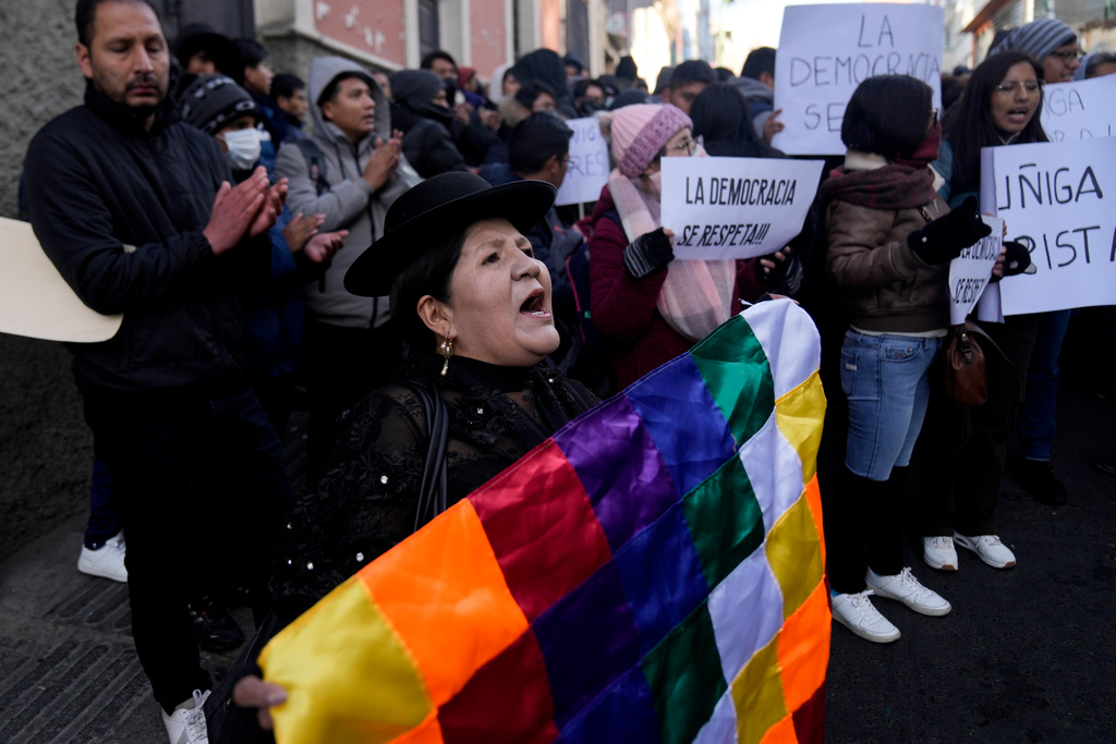 Bolivians rally behind the president