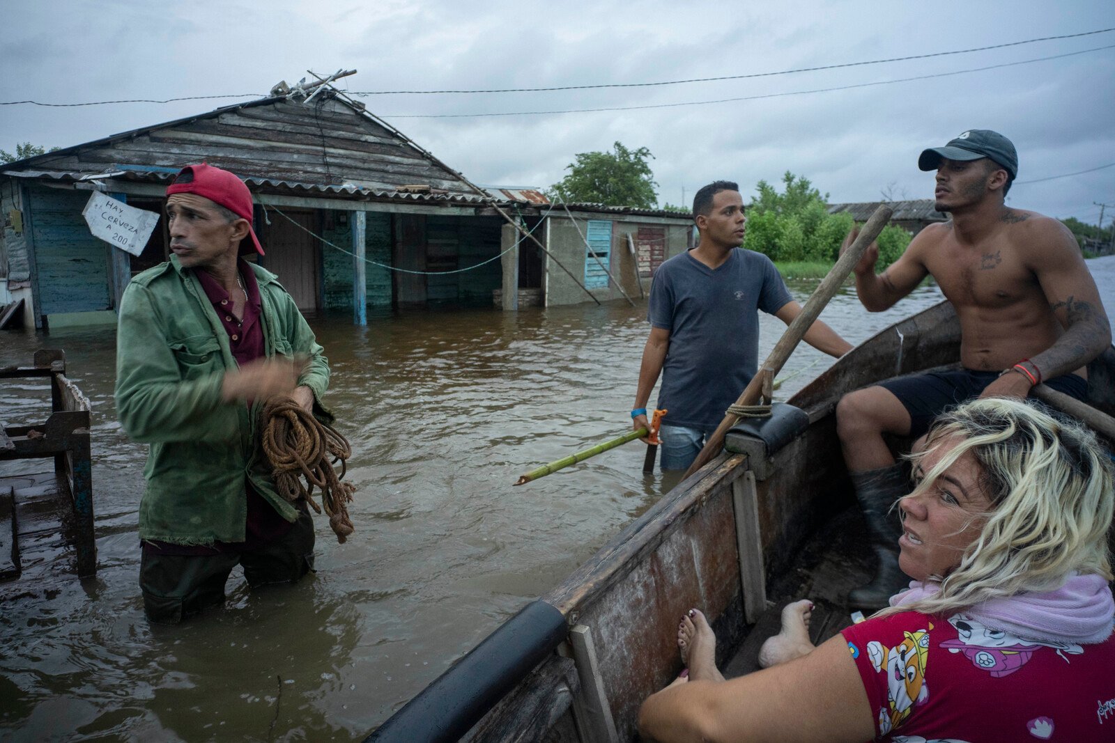 USA prepares for giant hurricane