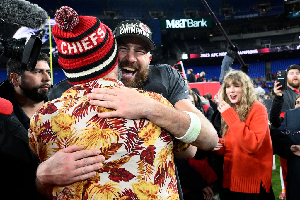 Kelce trades Swift hysteria for historic title hunt