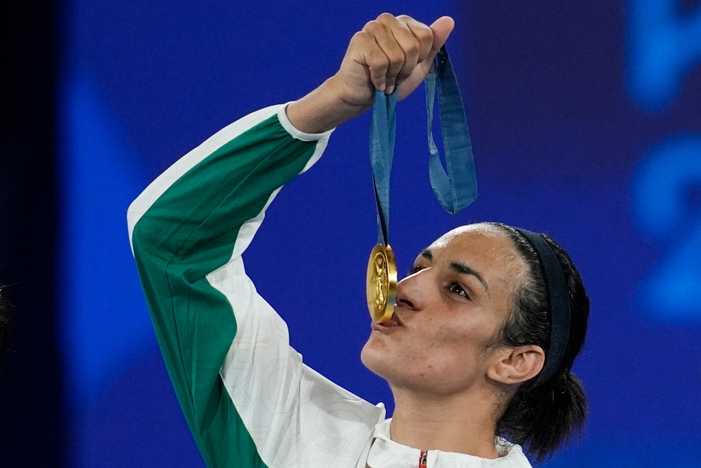 Algeria's Boxer to Carry the Flag at the Closing Ceremony