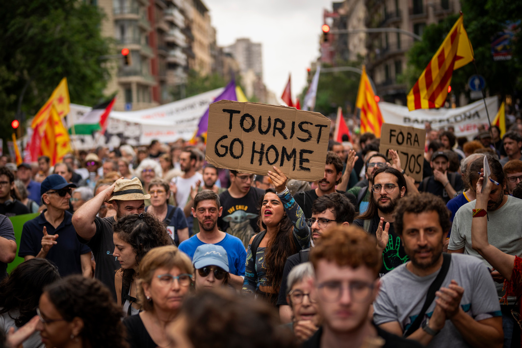 Barcelona aims to ban all "Airbnb-style" rentals by 2028