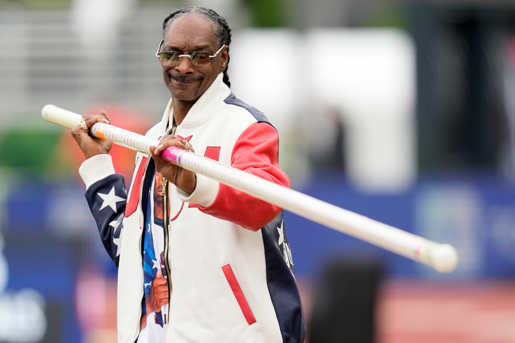 Snoop Dogg selected to carry the Olympic torch