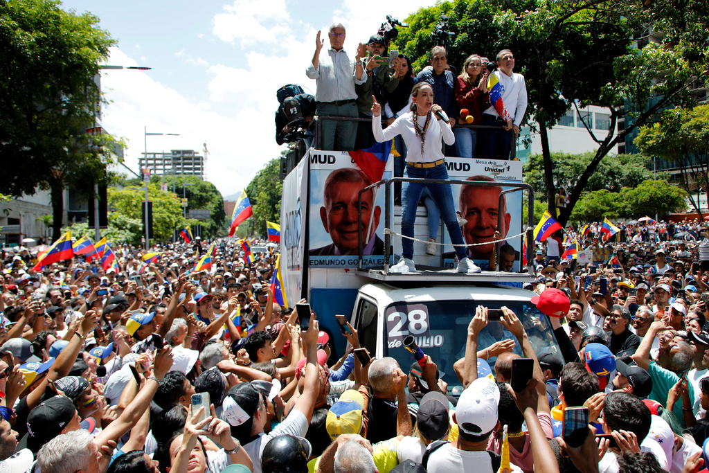 Thousands Protest in New Street Demonstrations in Venezuela