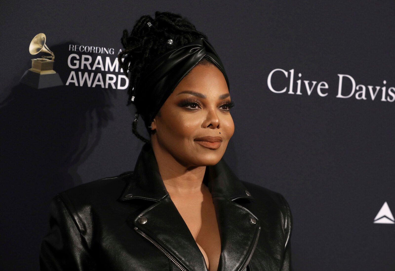 Janet Jackson apologizes to Kamala Harris