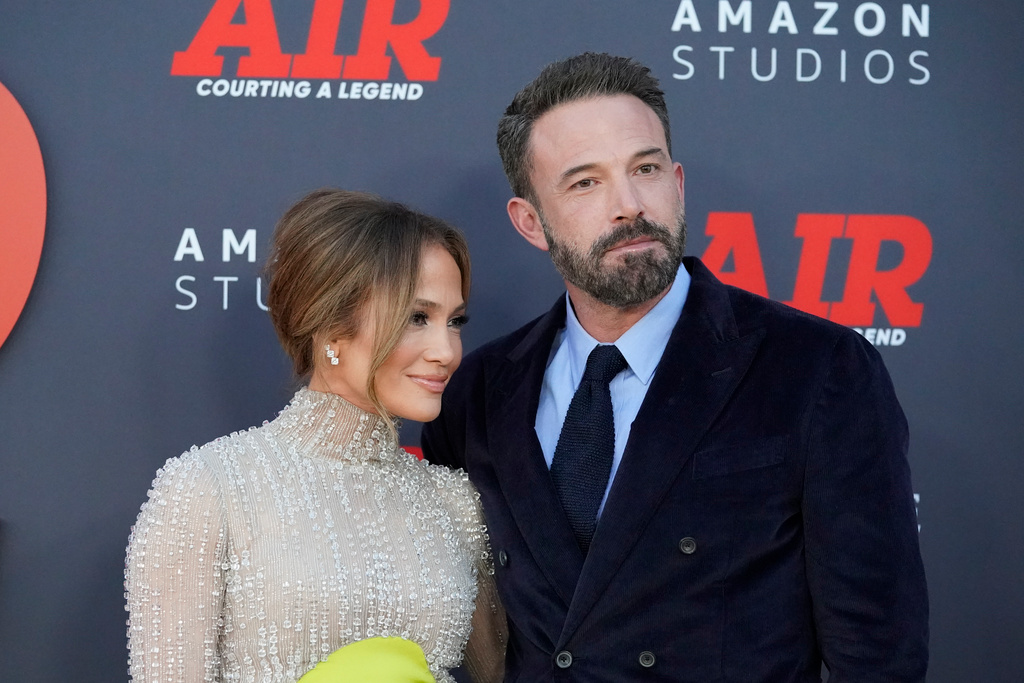 Jennifer Lopez and Ben Affleck Get Divorced